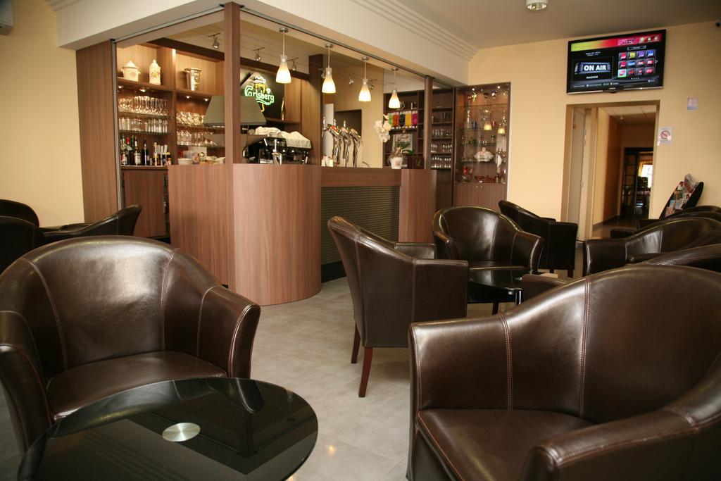 Logis Hotel- Restaurant La Renaissance Baccarat Bagian luar foto