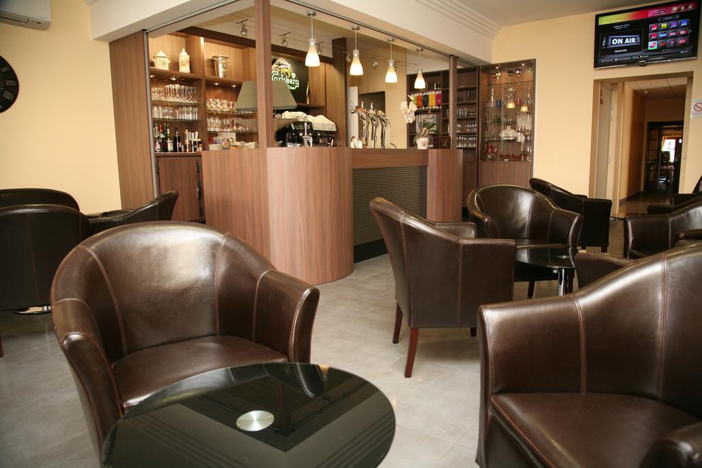 Logis Hotel- Restaurant La Renaissance Baccarat Bagian luar foto